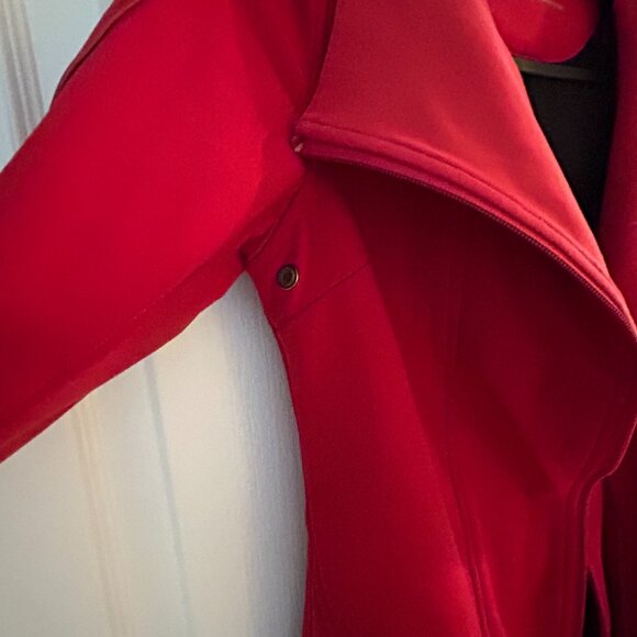 Titika red activewear water repellant jacket/coat with functional features. - Picture 3 of 9